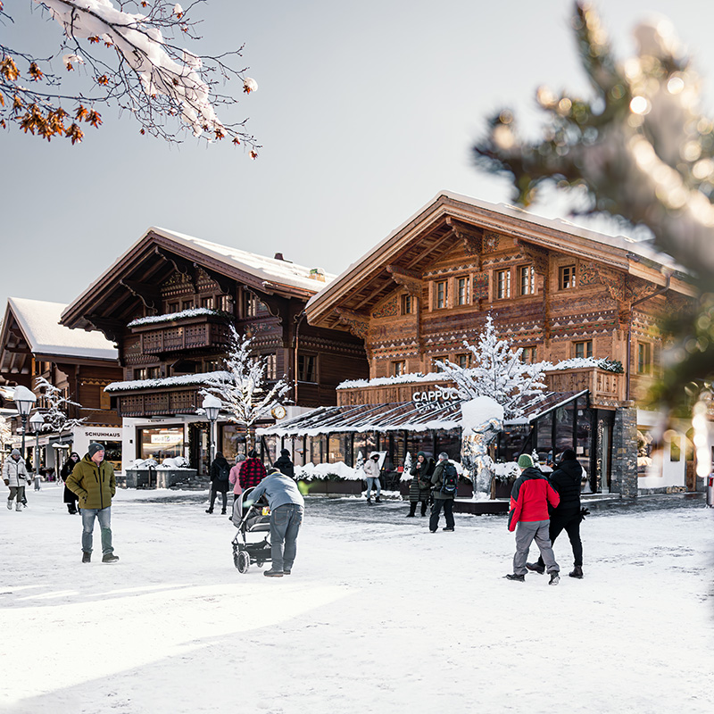 Hütten im Schnee, Gstaad