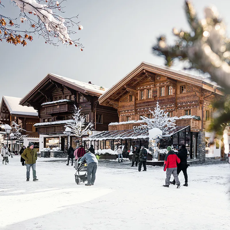 Hütten im Schnee, Gstaad